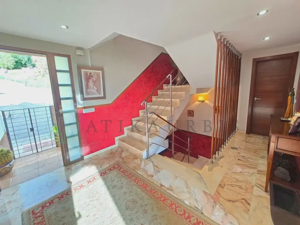 Adosado de 6 habitaciones en Colmenar en venta con piscina garaje - 435.000 € (Ref: 10041404)