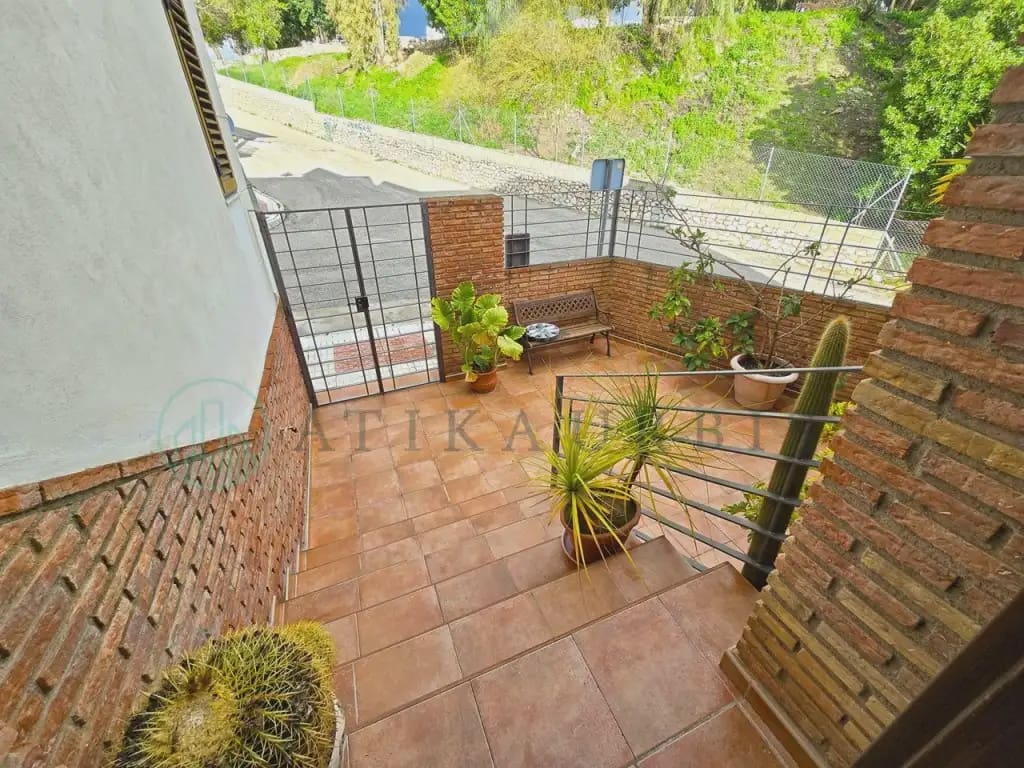Adosado de 6 habitaciones en Colmenar en venta con piscina garaje - 435.000 € (Ref: 10041404)