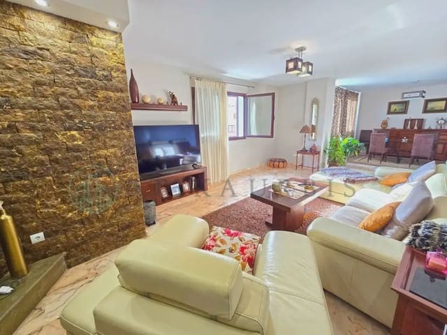 Adosado de 6 habitaciones en Colmenar en venta con piscina garaje - 435.000 € (Ref: 10041404)