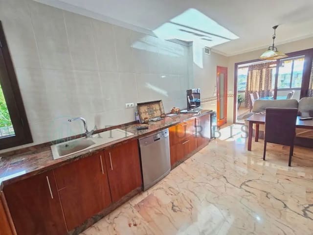 Adosado de 6 habitaciones en Colmenar en venta con piscina garaje - 435.000 € (Ref: 10041404)