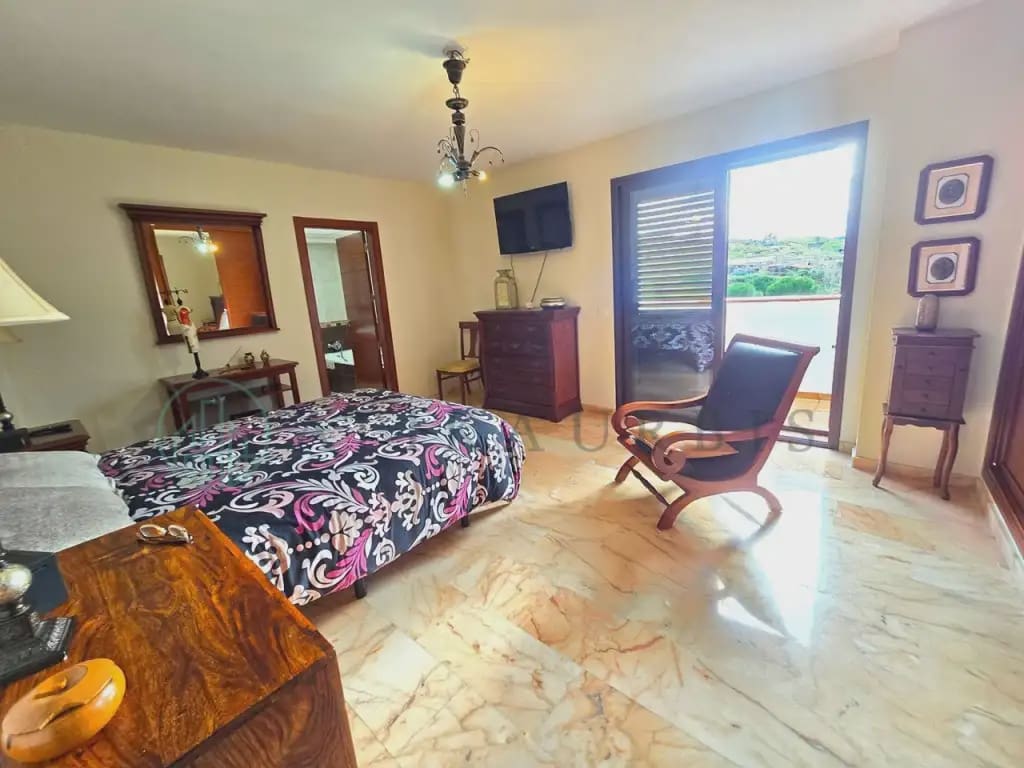 Adosado de 6 habitaciones en Colmenar en venta con piscina garaje - 435.000 € (Ref: 10041404)