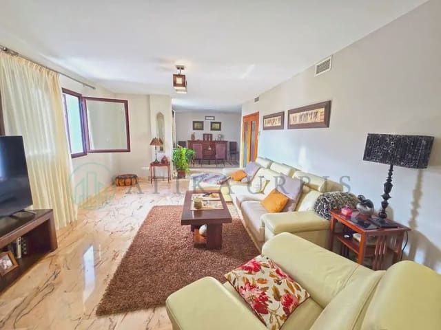 Adosado de 6 habitaciones en Colmenar en venta con piscina garaje - 435.000 € (Ref: 10041404)