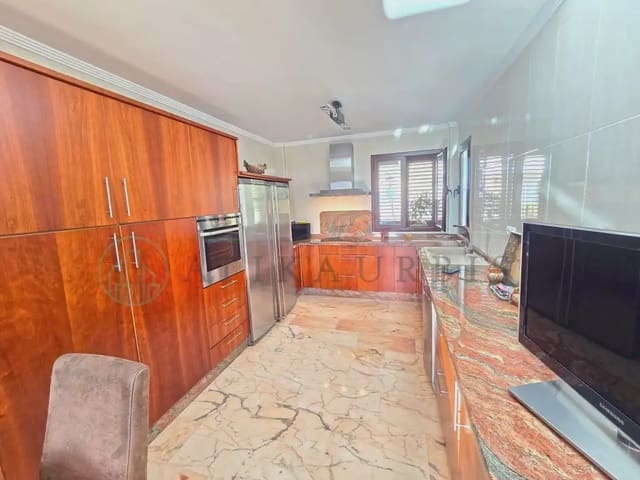 Adosado de 6 habitaciones en Colmenar en venta con piscina garaje - 435.000 € (Ref: 10041404)