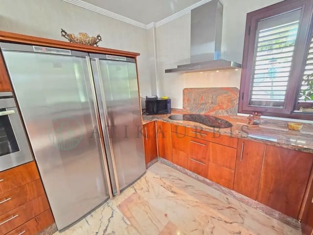 Adosado de 6 habitaciones en Colmenar en venta con piscina garaje - 435.000 € (Ref: 10041404)