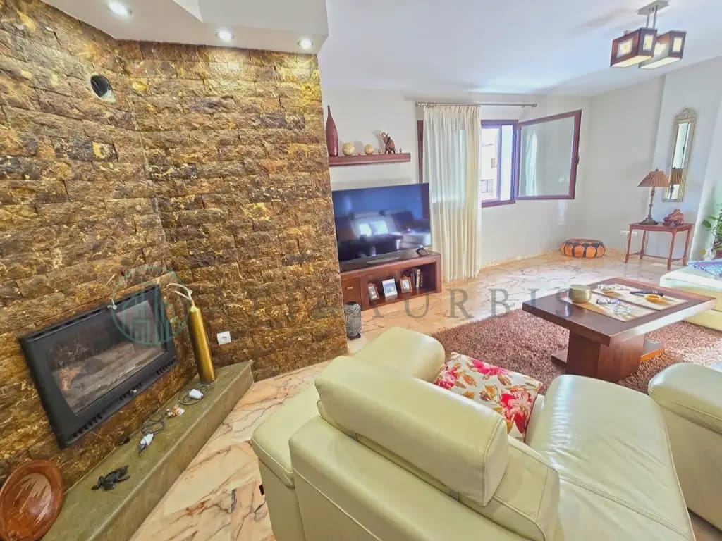 Adosado de 6 habitaciones en Colmenar en venta con piscina garaje - 435.000 € (Ref: 10041404)