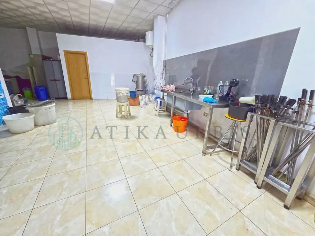 Kommersiell til salgs i Velez-Malaga - € 255 000 (Ref: 10041406)