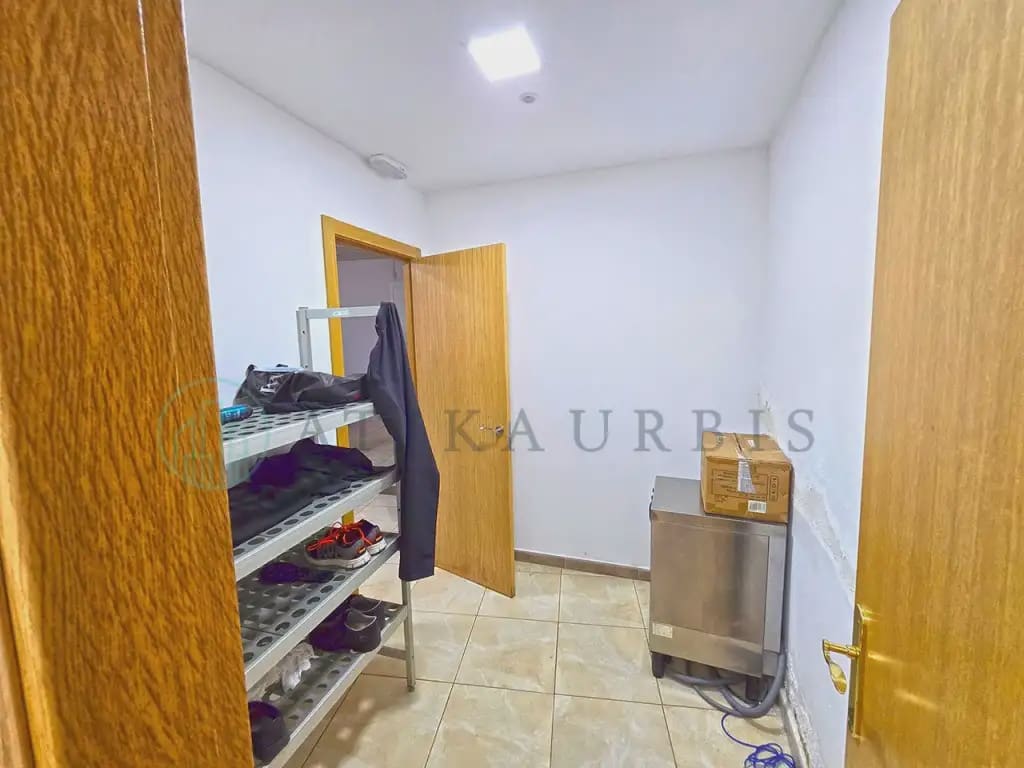 Kommersiell til salgs i Velez-Malaga - € 255 000 (Ref: 10041406)