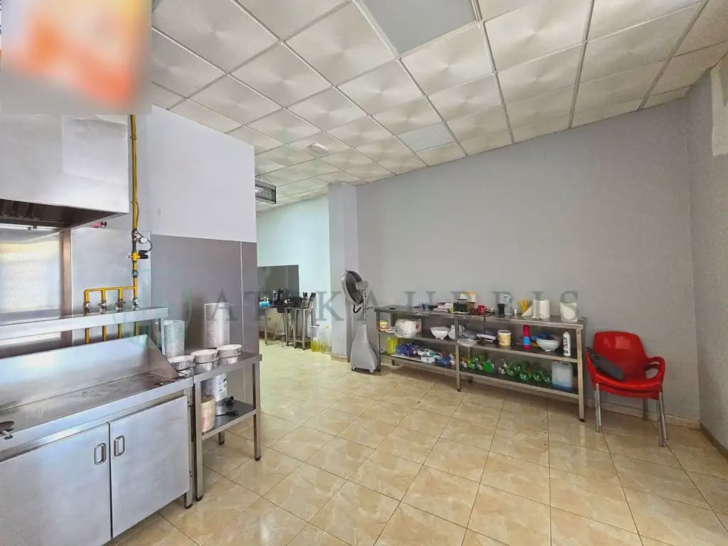 Kommersiell til salgs i Velez-Malaga - € 255 000 (Ref: 10041406)