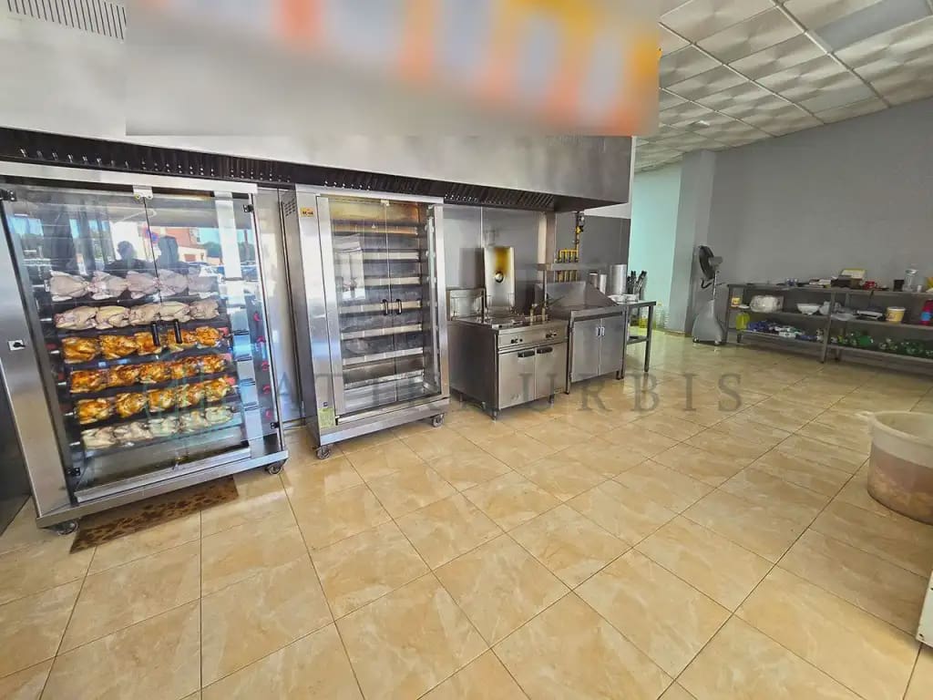 Kommersiell til salgs i Velez-Malaga - € 255 000 (Ref: 10041406)