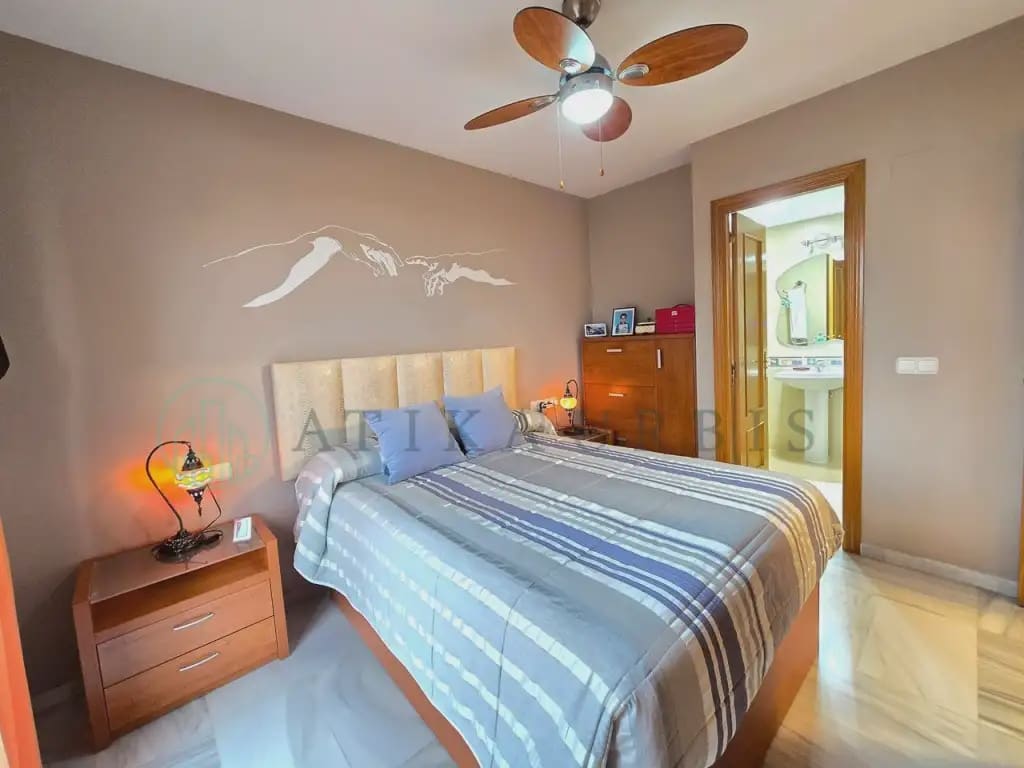 3 soveværelse Byhus til salg i Malaga by med garage - € 465.000 (Ref: 10041407)