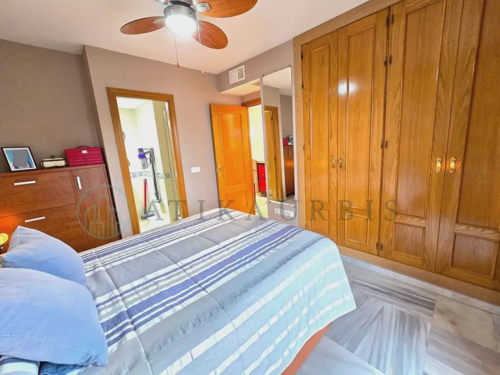 3 soveværelse Byhus til salg i Malaga by med garage - € 465.000 (Ref: 10041407)