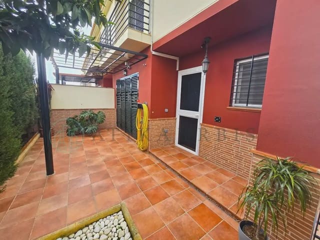 3 soveværelse Byhus til salg i Segovia, Málaga by med garage - € 465.000 (Ref: 10041407)