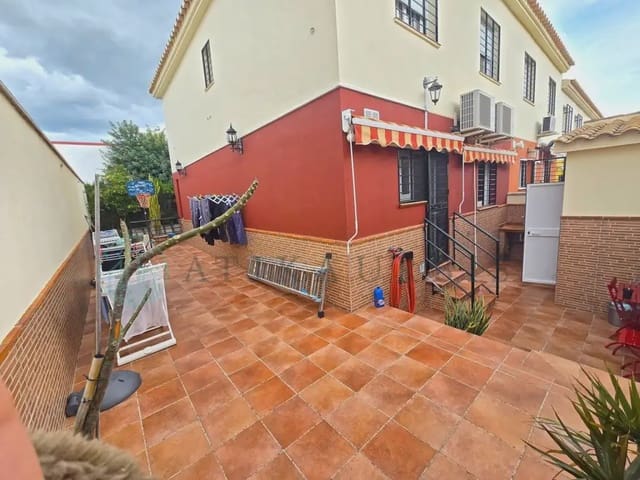 3 soveværelse Byhus til salg i Segovia, Málaga by med garage - € 465.000 (Ref: 10041407)