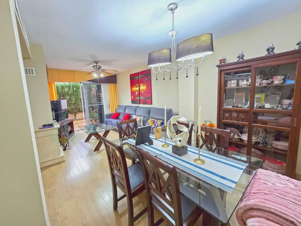 3 soveværelse Byhus til salg i Malaga by med garage - € 465.000 (Ref: 10041407)