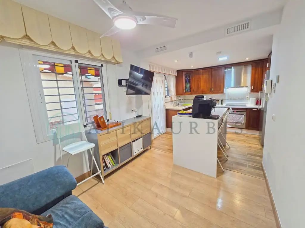 3 soveværelse Byhus til salg i Malaga by med garage - € 465.000 (Ref: 10041407)