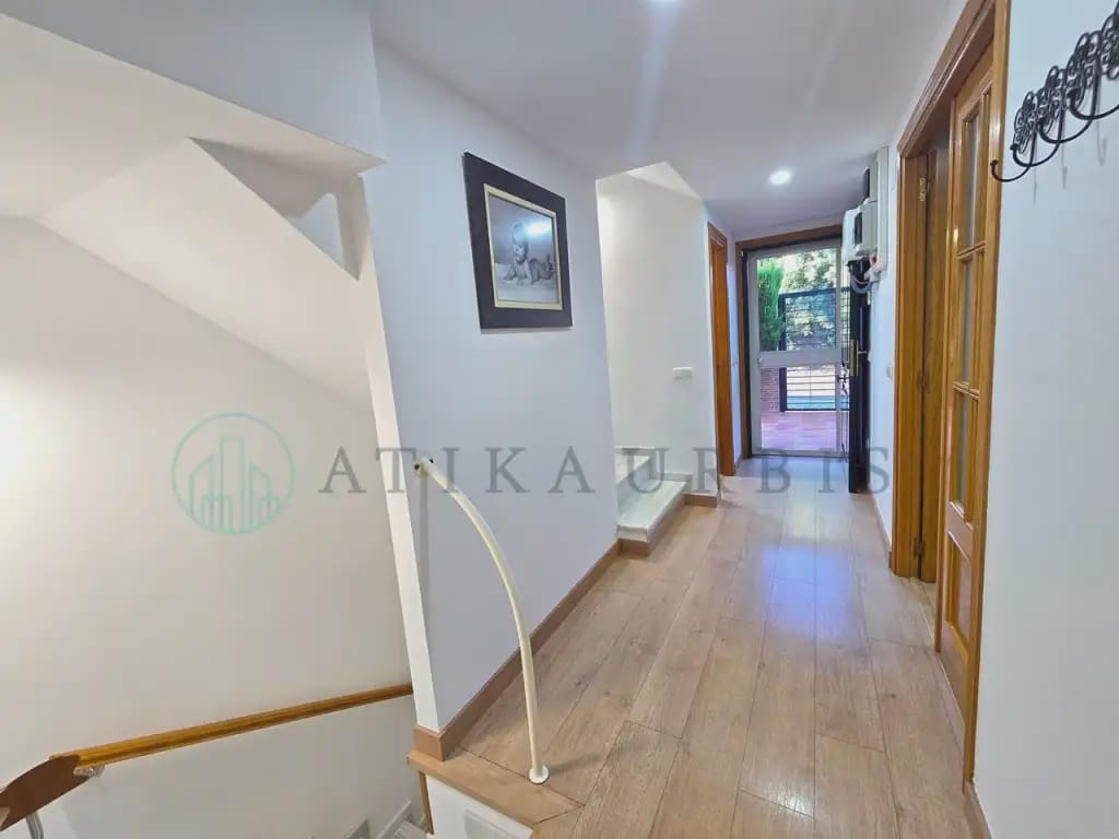 3 soveværelse Byhus til salg i Malaga by med garage - € 465.000 (Ref: 10041407)