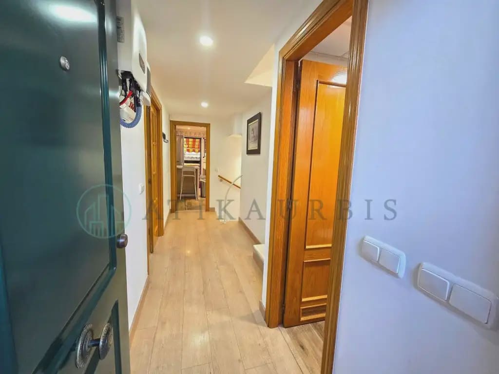 3 soveværelse Byhus til salg i Malaga by med garage - € 465.000 (Ref: 10041407)