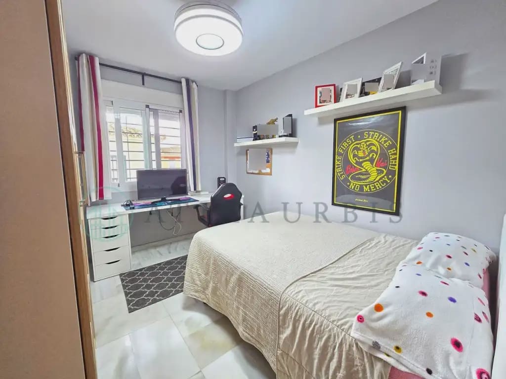 3 soveværelse Byhus til salg i Malaga by med garage - € 465.000 (Ref: 10041407)