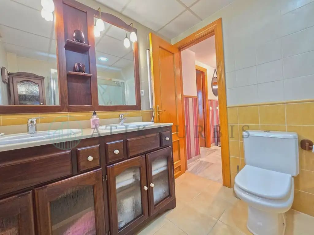 3 soveværelse Byhus til salg i Malaga by med garage - € 465.000 (Ref: 10041407)