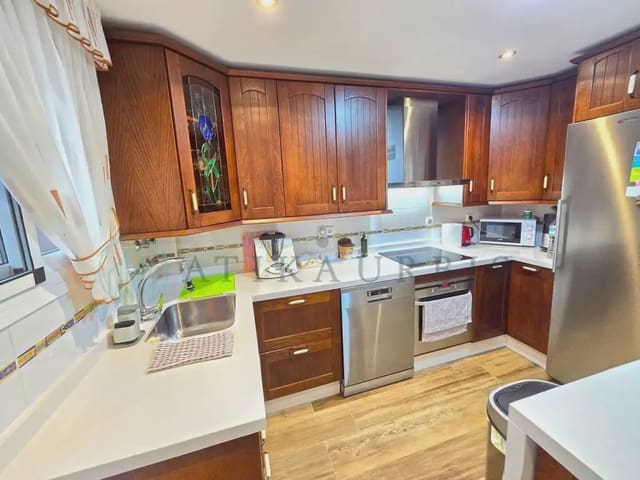 3 soveværelse Byhus til salg i Segovia, Málaga by med garage - € 465.000 (Ref: 10041407)