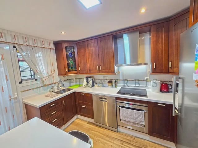 3 soveværelse Byhus til salg i Segovia, Málaga by med garage - € 465.000 (Ref: 10041407)