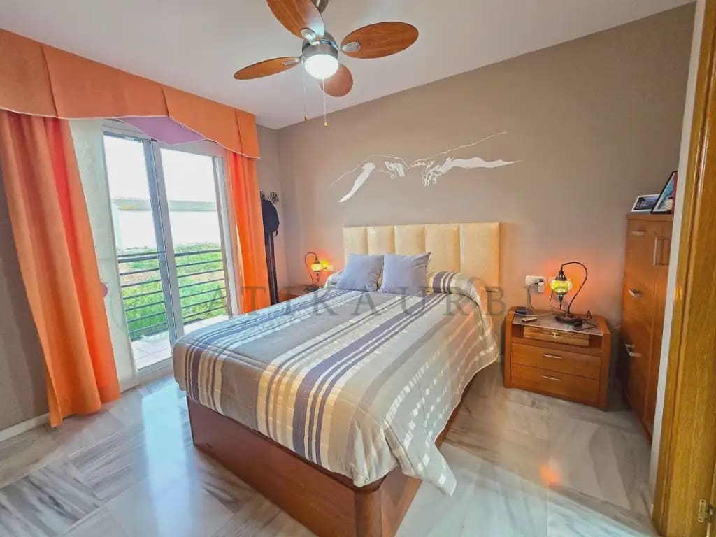 3 soveværelse Byhus til salg i Malaga by med garage - € 465.000 (Ref: 10041407)
