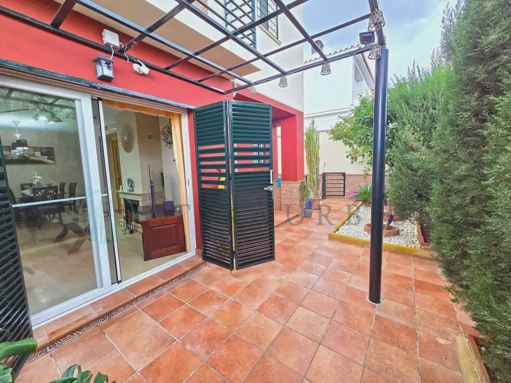 3 soveværelse Byhus til salg i Malaga by med garage - € 465.000 (Ref: 10041407)