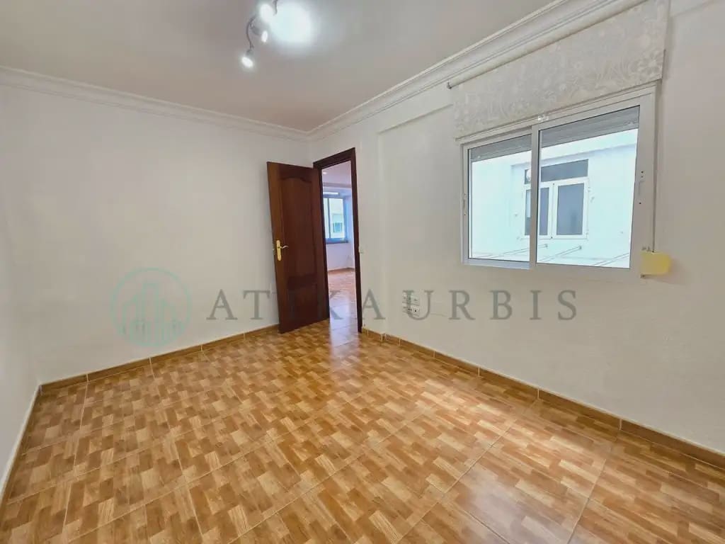 Piso de 3 habitaciones en Málaga ciudad en venta - 298.000 € (Ref: 10041418)