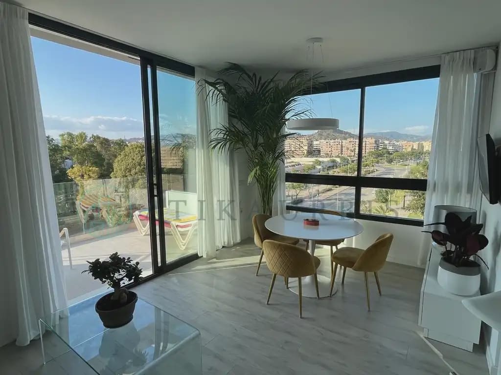 2 bedroom Penthouse for rent in Malaga city with pool garage - € 1,900 (Ref: 10041422)