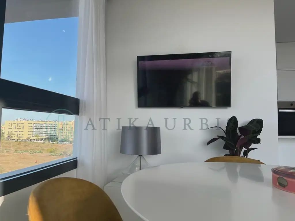 2 bedroom Penthouse for rent in Malaga city with pool garage - € 1,900 (Ref: 10041422)