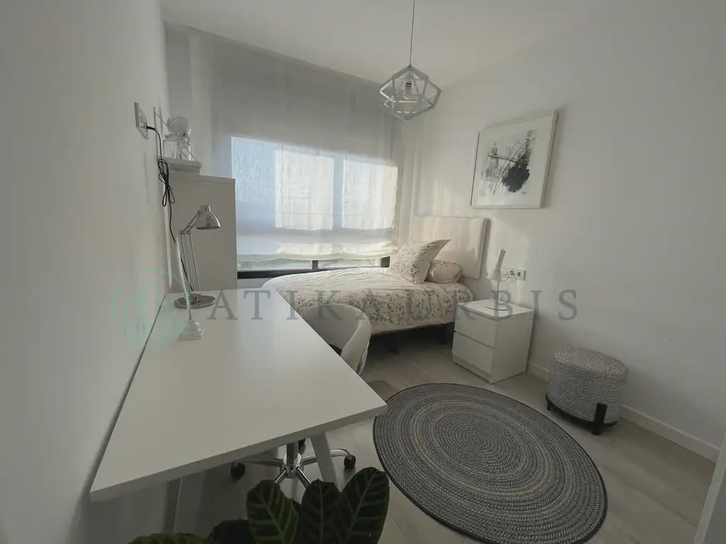 2 bedroom Penthouse for rent in Malaga city with pool garage - € 1,900 (Ref: 10041422)