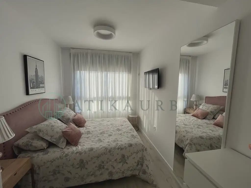 2 bedroom Penthouse for rent in Malaga city with pool garage - € 1,900 (Ref: 10041422)