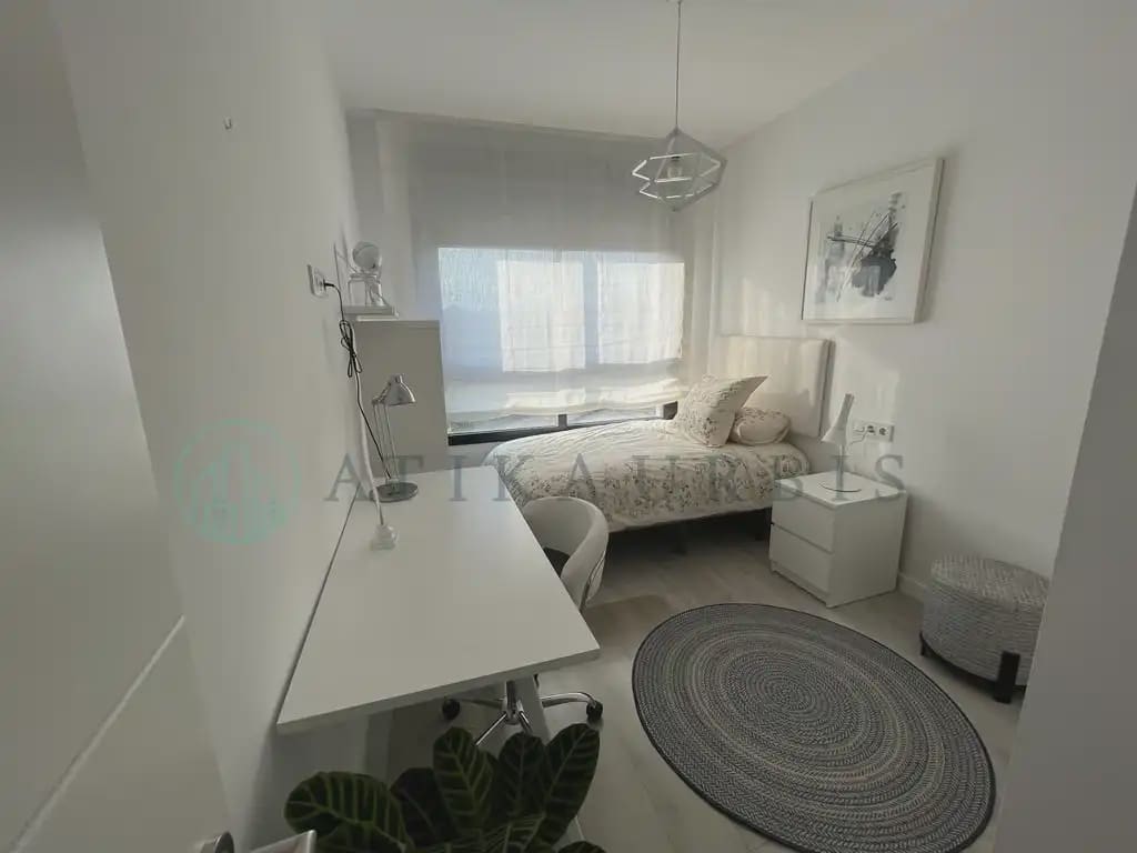 2 bedroom Penthouse for rent in Malaga city with pool garage - € 1,900 (Ref: 10041422)