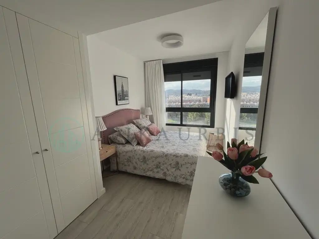 2 bedroom Penthouse for rent in Malaga city with pool garage - € 1,900 (Ref: 10041422)