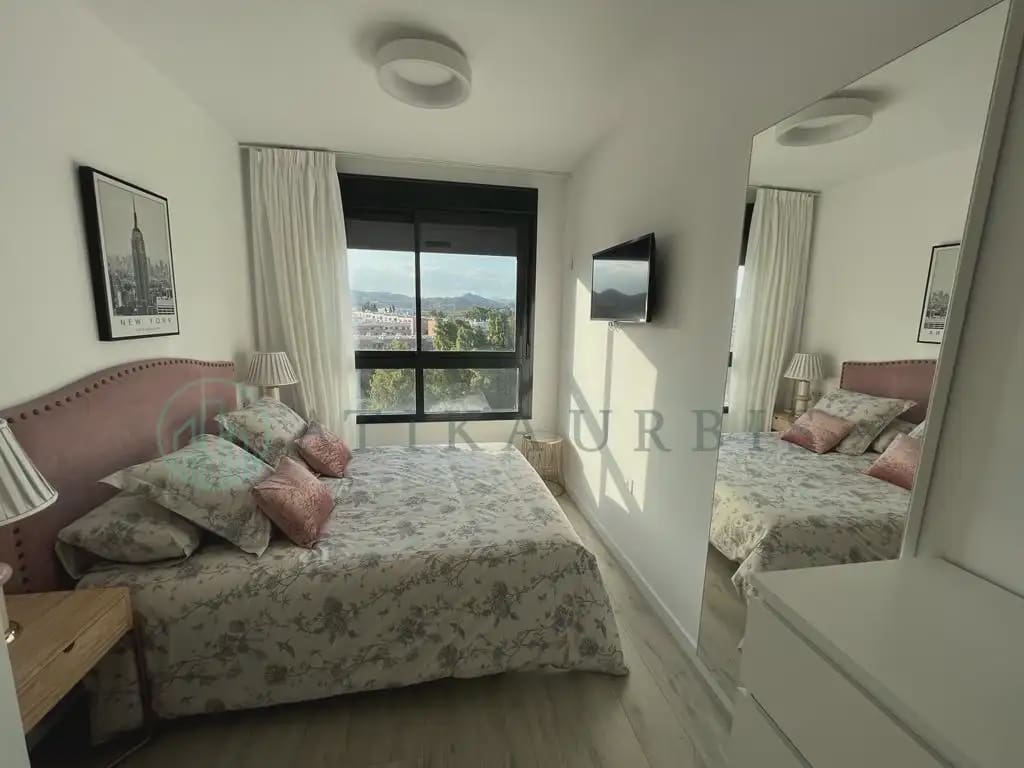 2 bedroom Penthouse for rent in Malaga city with pool garage - € 1,900 (Ref: 10041422)