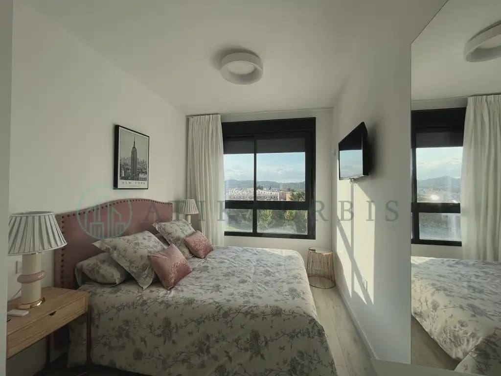 2 bedroom Penthouse for rent in Malaga city with pool garage - € 1,900 (Ref: 10041422)