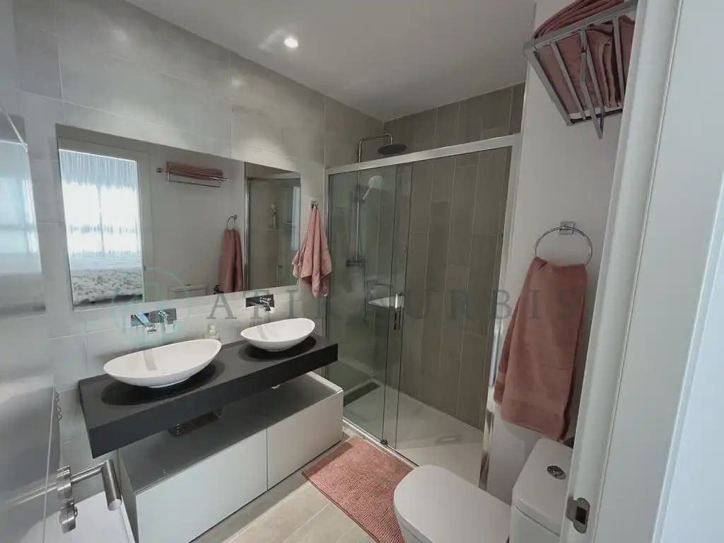 2 bedroom Penthouse for rent in Malaga city with pool garage - € 1,900 (Ref: 10041422)