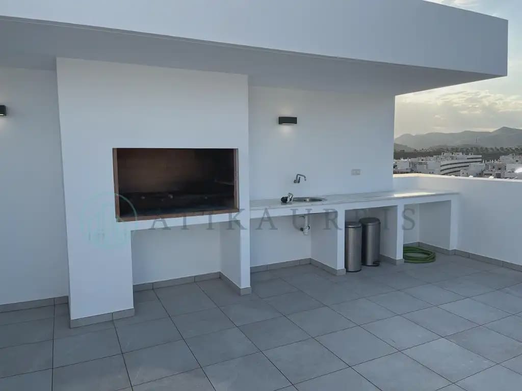 2 bedroom Penthouse for rent in Malaga city with pool garage - € 1,900 (Ref: 10041422)