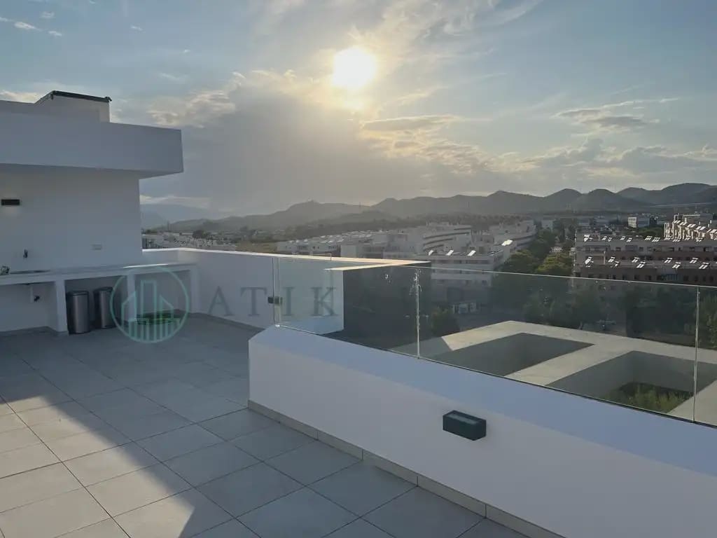 2 bedroom Penthouse for rent in Malaga city with pool garage - € 1,900 (Ref: 10041422)