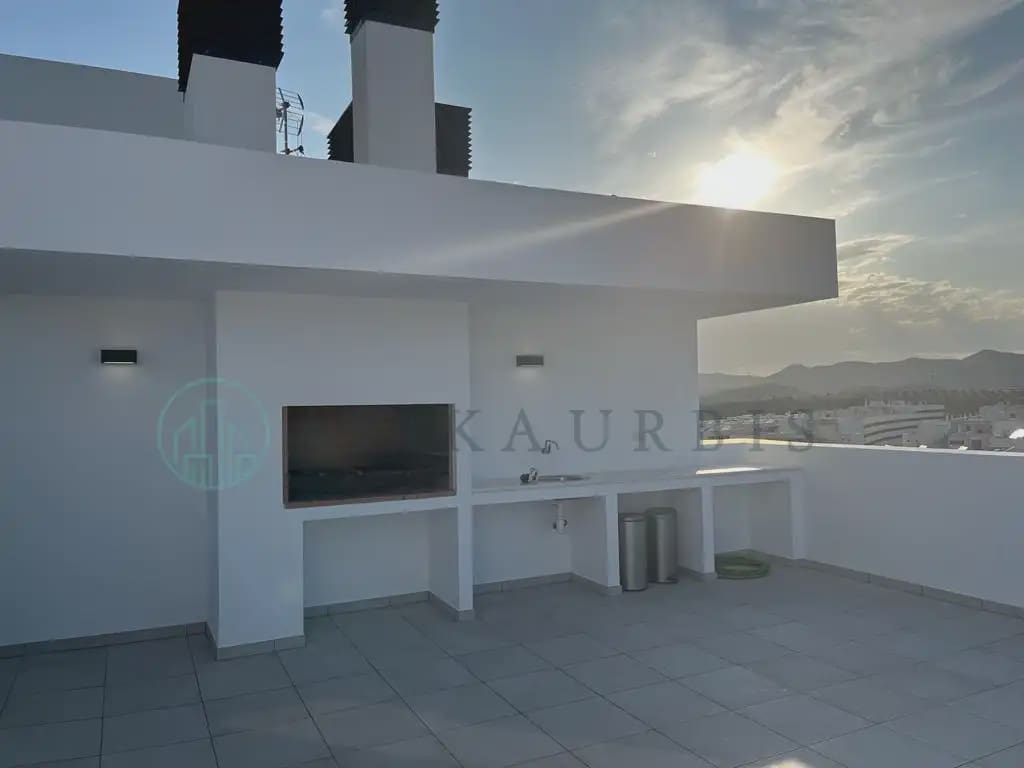 2 bedroom Penthouse for rent in Malaga city with pool garage - € 1,900 (Ref: 10041422)