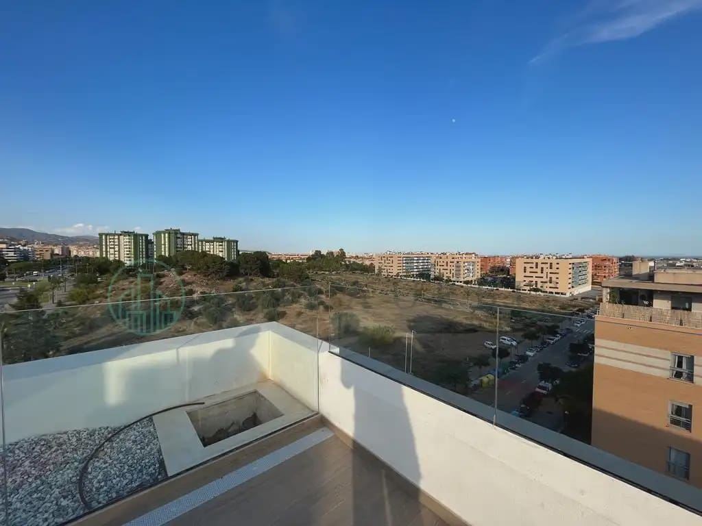 2 bedroom Penthouse for rent in Malaga city with pool garage - € 1,900 (Ref: 10041422)