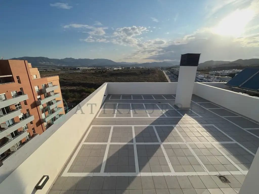 2 bedroom Penthouse for rent in Malaga city with pool garage - € 1,900 (Ref: 10041422)