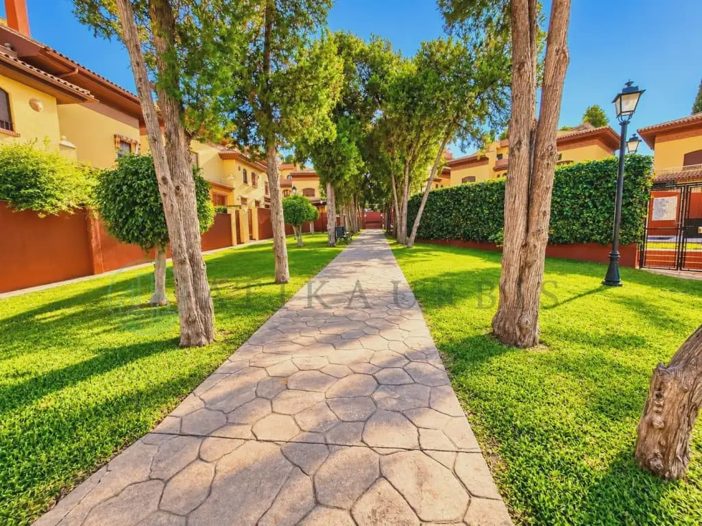 4 makuuhuone Rivitalo myytävänä paikassa Malaga kaupunki mukana uima-altaan 
autotalli - 849 000 € (Ref: 10158696)