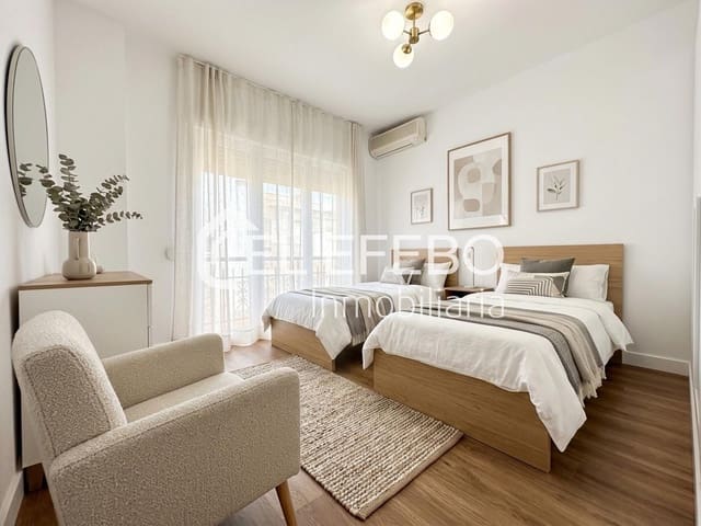 4 soveværelse Lejlighed til salg i Antequera - € 385.000 (Ref: 10045362)