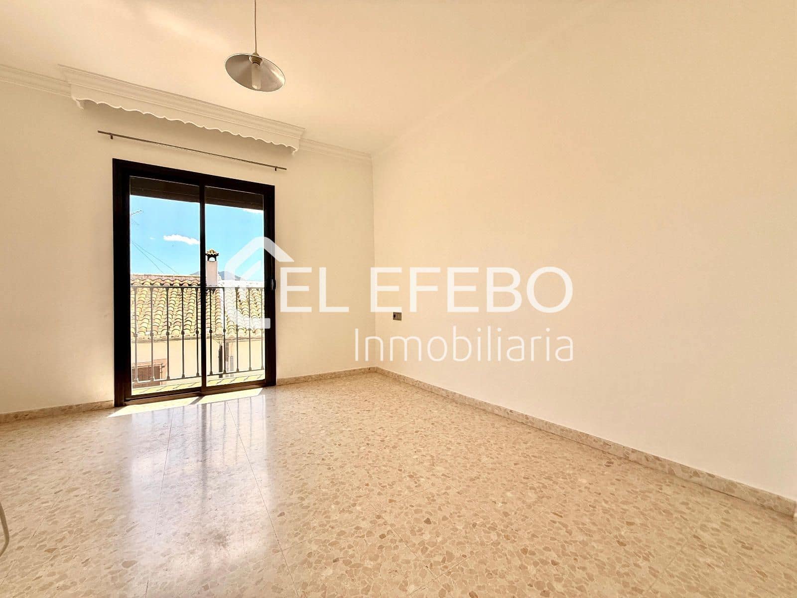 4 quarto Moradia para arrendar em Antequera - 1 100 € (Ref: 10057262)
