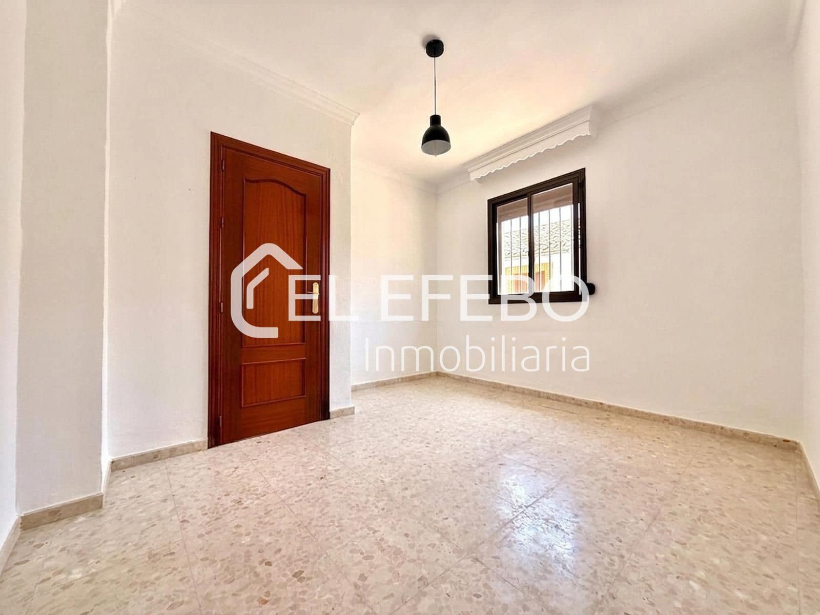 4 quarto Moradia para arrendar em Antequera - 1 100 € (Ref: 10057262)
