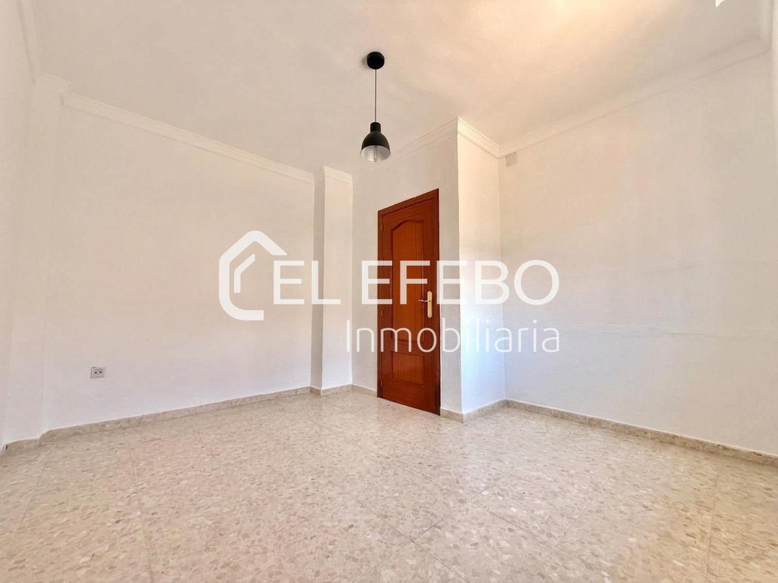 4 quarto Moradia para arrendar em Antequera - 1 100 € (Ref: 10057262)