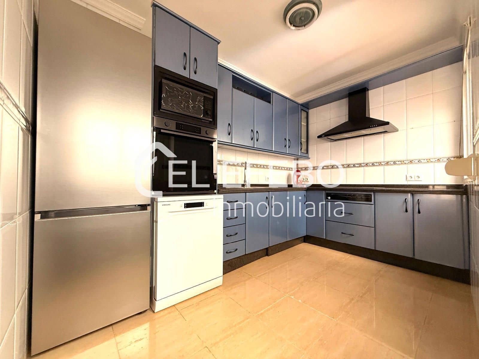 4 quarto Moradia para arrendar em Antequera - 1 100 € (Ref: 10057262)