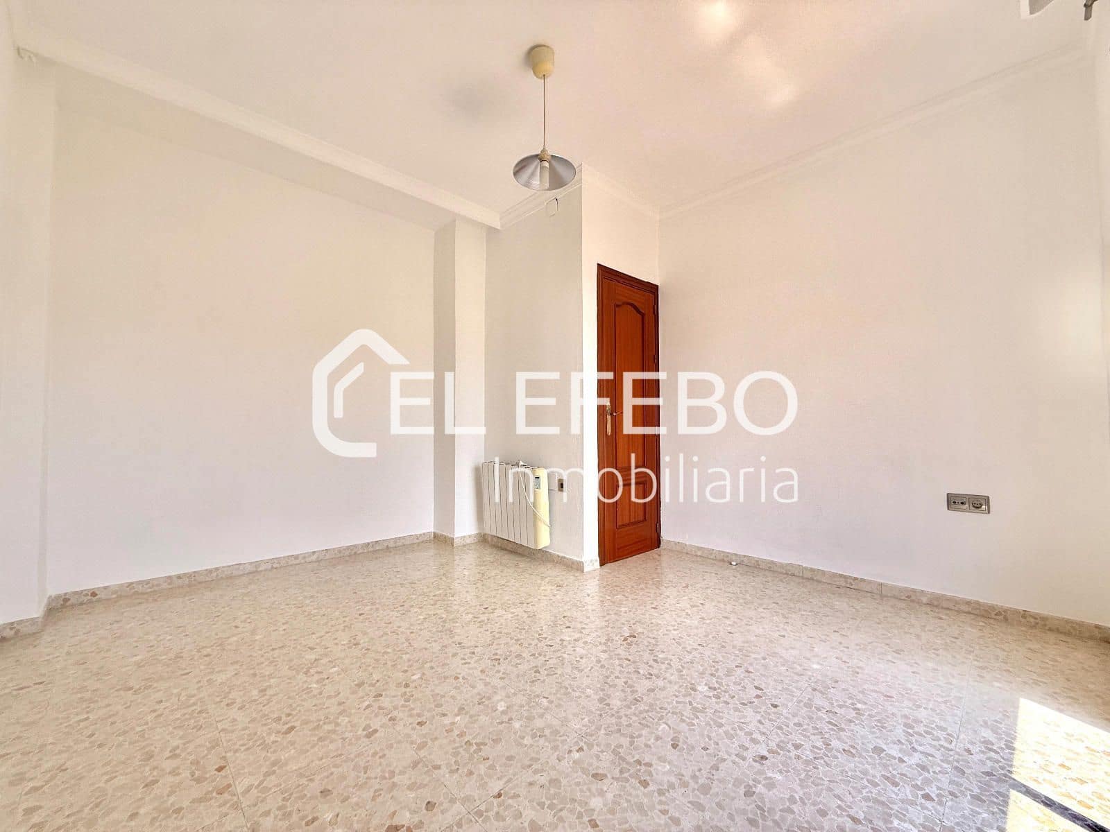4 quarto Moradia para arrendar em Antequera - 1 100 € (Ref: 10057262)