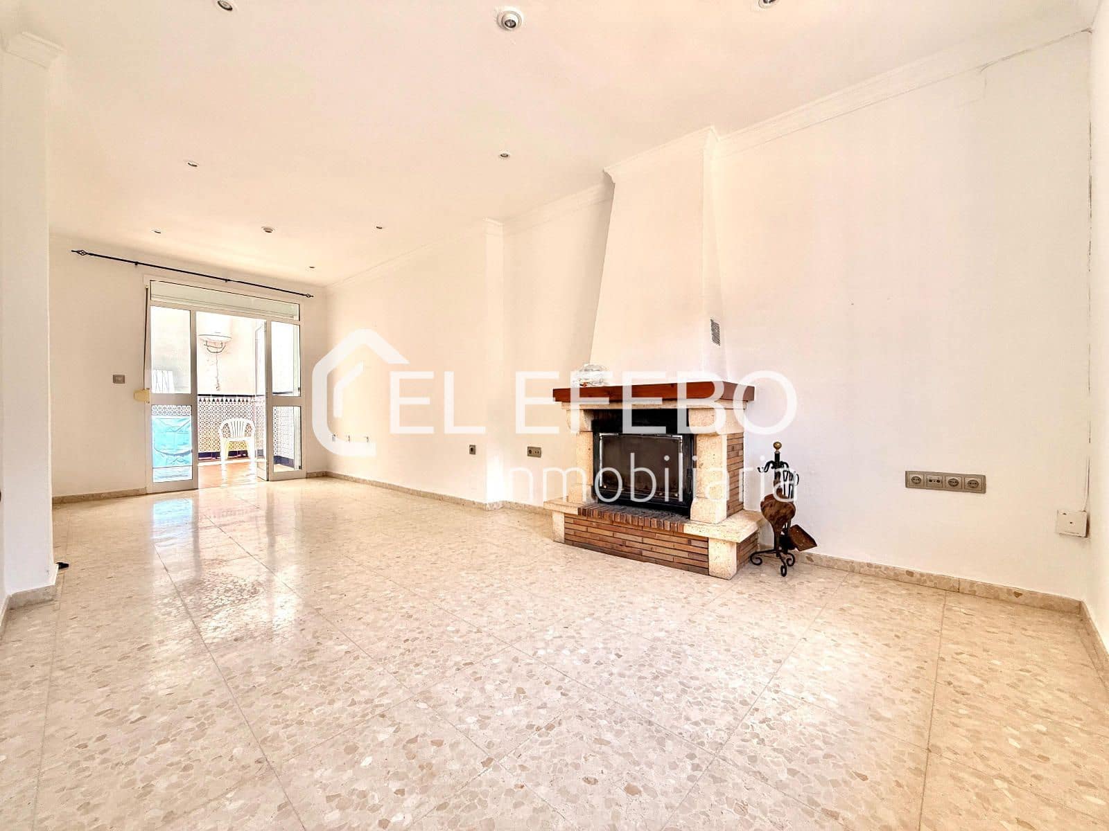 4 quarto Moradia para arrendar em Antequera - 1 100 € (Ref: 10057262)